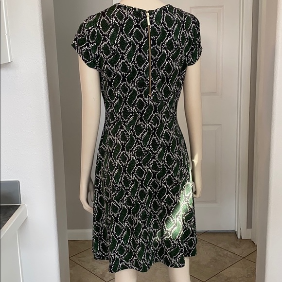 Michael Kors green snakeskin, short sleeve, skater dress, size small - Picture 5 of 9